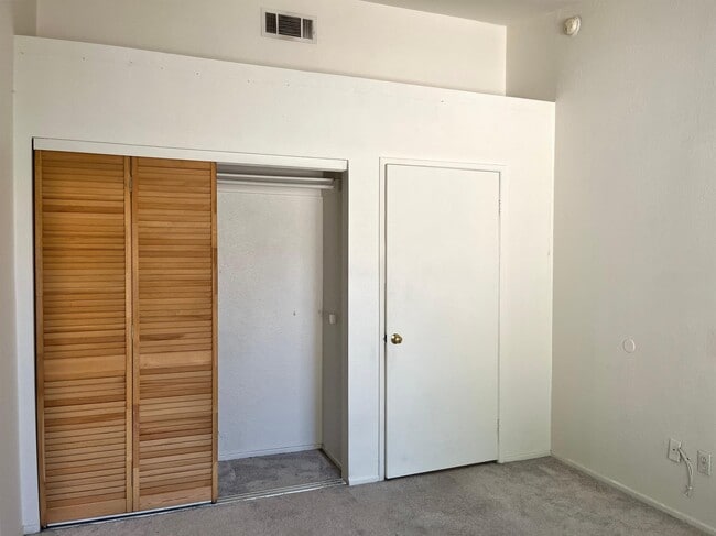 Building Photo - 40855 Sandy Gale Ln