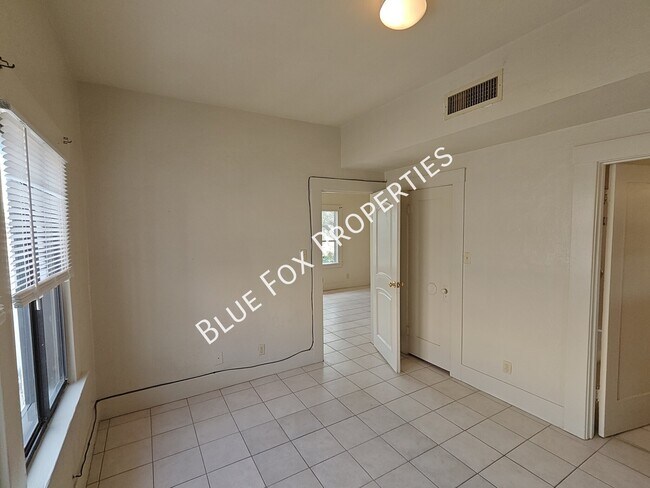 Building Photo - 1501 N 6th Ave