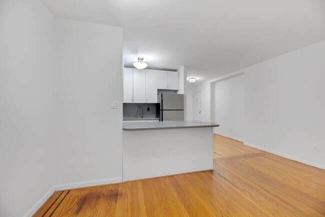 Building Photo - 113 E 31st St