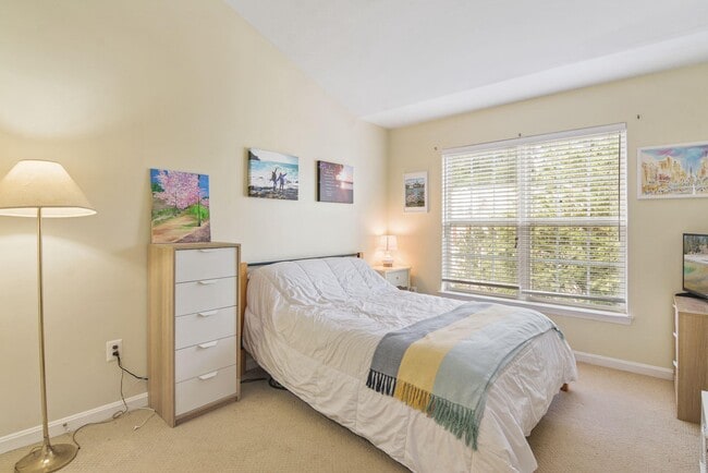 Building Photo - 29 Harbour Heights Dr