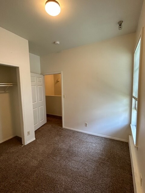 Building Photo - 1431 E 1st St