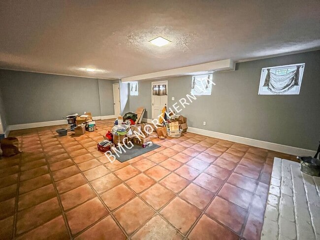 Building Photo - 1325 Lynnbrook Dr