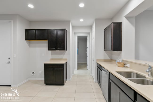 Building Photo - Modern 3Bdm 2Ba Litchfield Park Home with Stylish Upgrades!