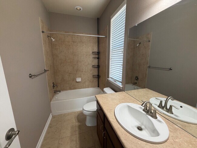 Building Photo - Luxurious 5-Bed Oasis with Scenic Views and Elegant Finishes in Blackstone Country Club, Includes...