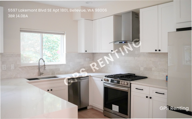 Building Photo - Beautiful Bed 3, Bath 4, home!