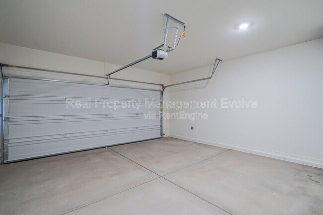 Building Photo - 6532 W Magdalena Ln