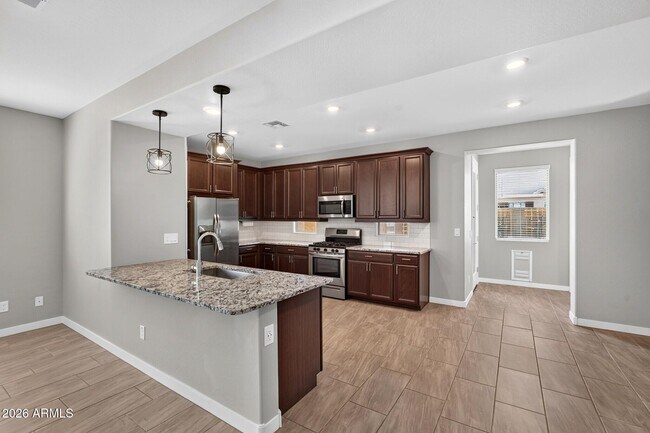 Building Photo - 261 Pinnacle Ridge Dr