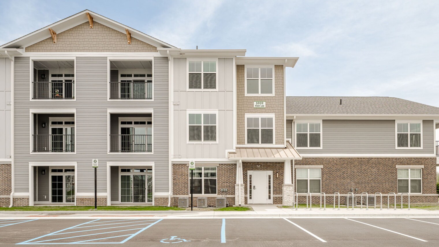 Building Photo - 5775 Sunrise Wy