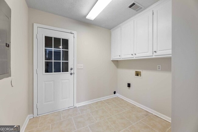 Building Photo - 7988 Westlake Dr