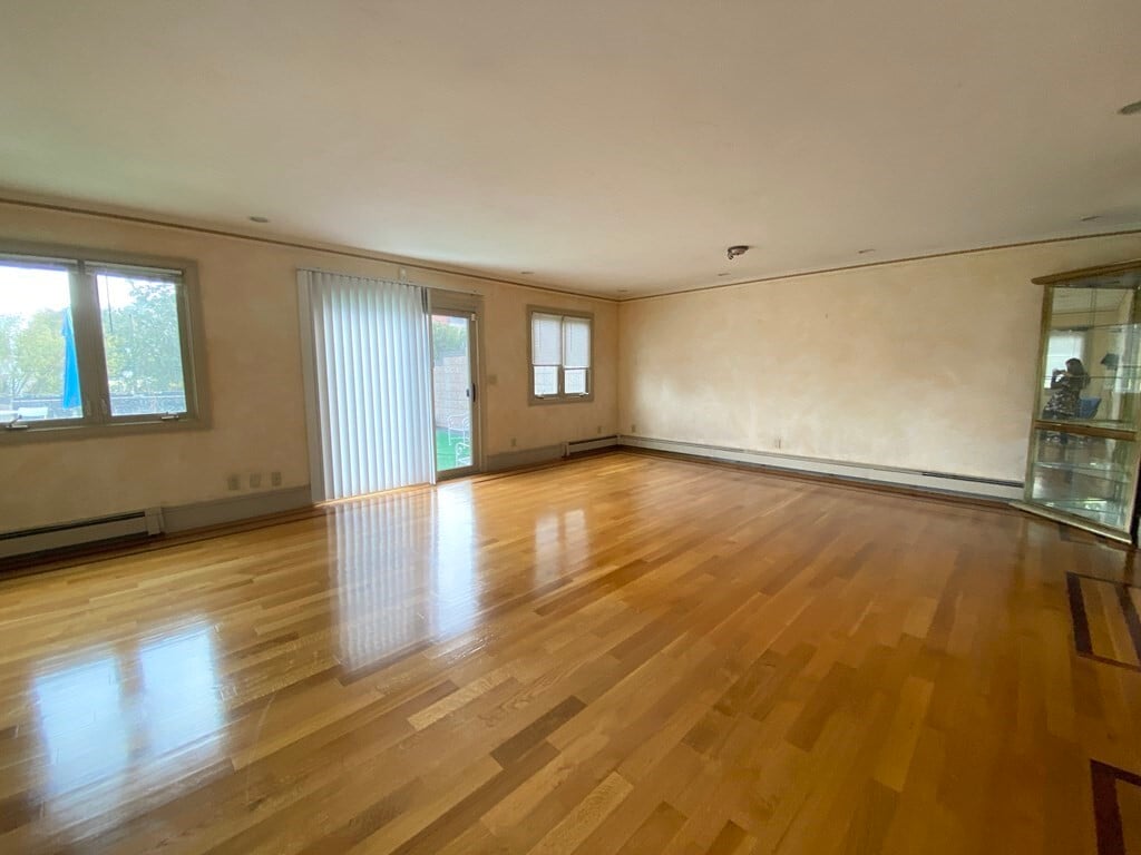 *Pictures are representative samples of the advertised unit. In some cases, the actual units you tou - 27 Saint Marys Ct