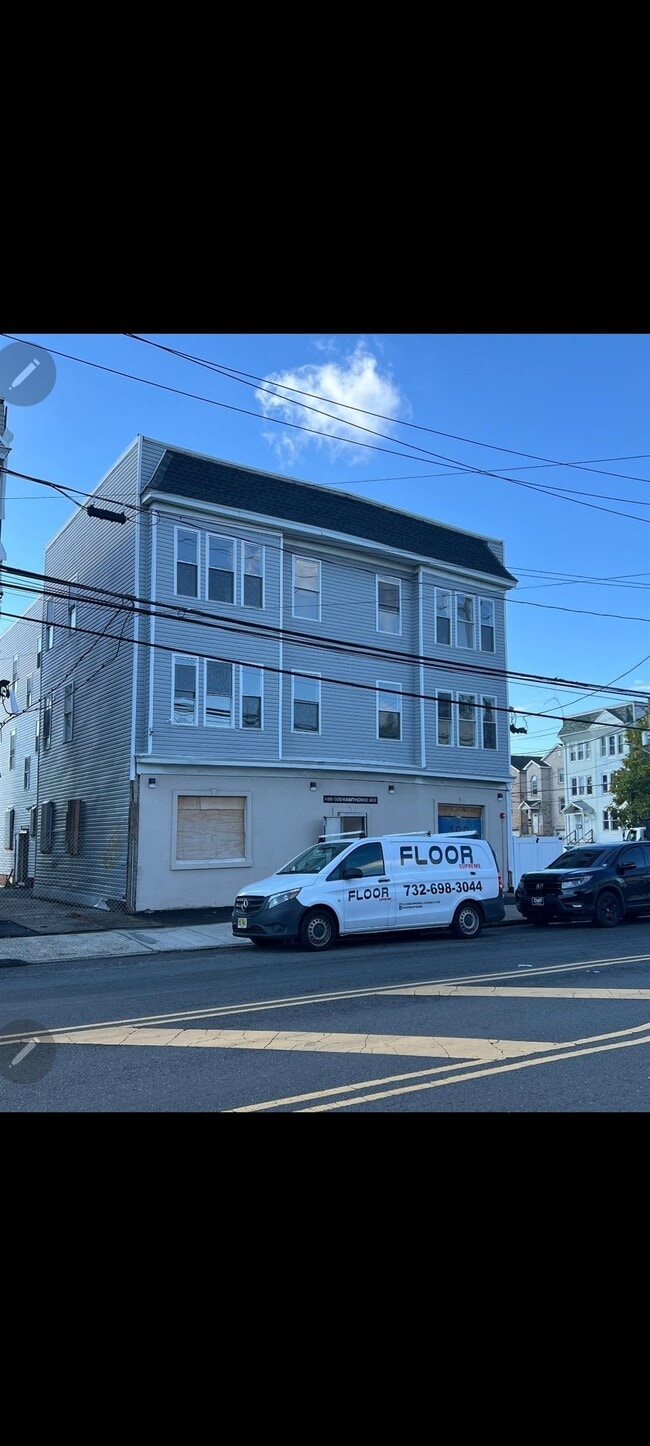 Primary Photo - 500 Hawthorne Ave