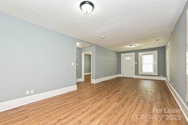 Building Photo - 419 Lakewood Ave