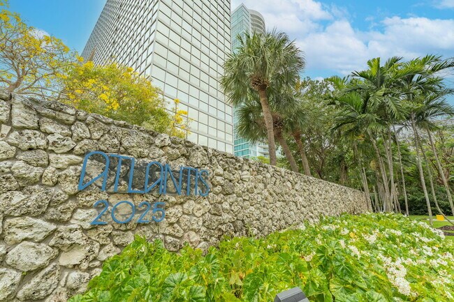 Building Photo - 2025 Brickell Ave