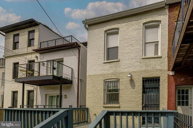 Building Photo - 2827 11th St NW