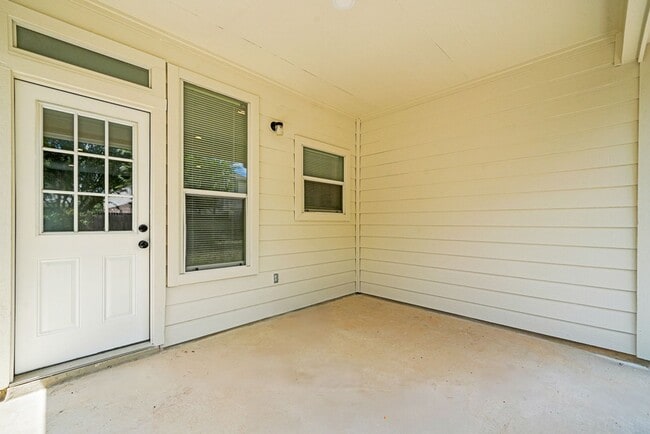 Building Photo - For Rent! Updated Single Story in Sonoma R...