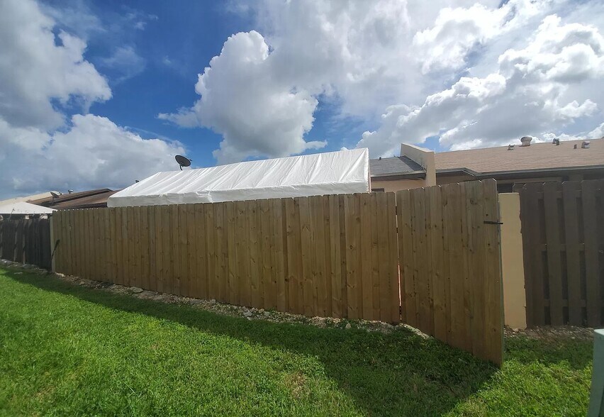 Building Photo - 11821 SW 123rd Ave