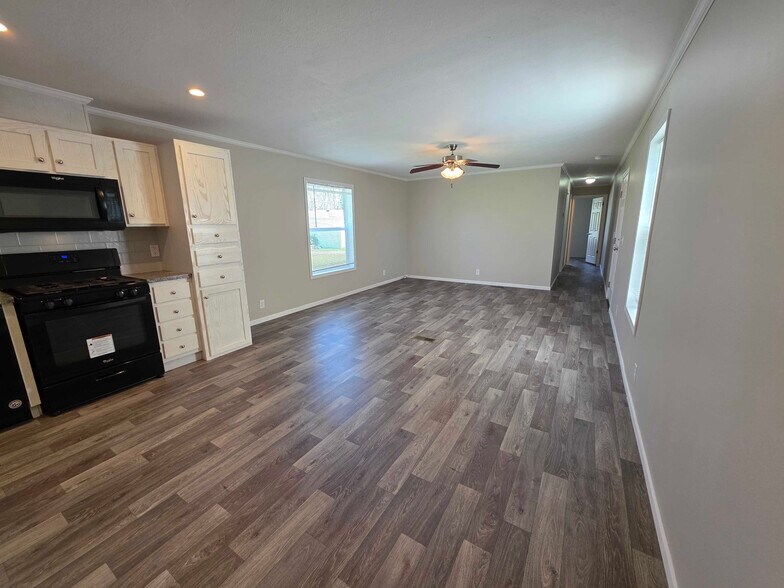 Building Photo - 3684 Willow Ct
