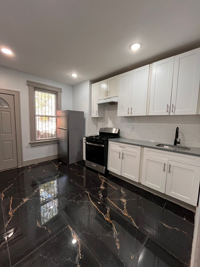 Building Photo - 206 Myrtle Ave