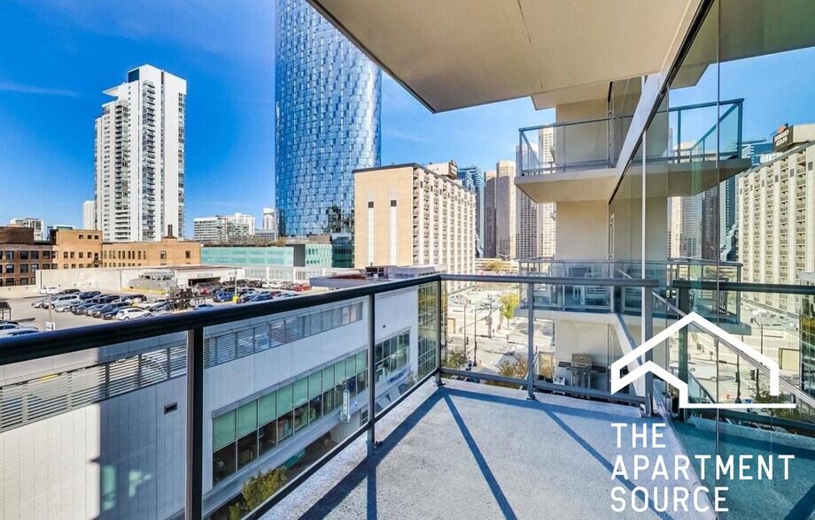 Building Photo - 123 S Green St