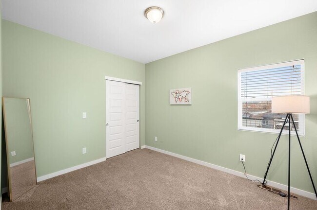 Building Photo - 5803 Poplar St