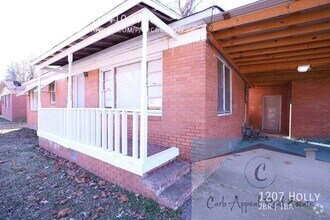 Building Photo - 1207 Holly-