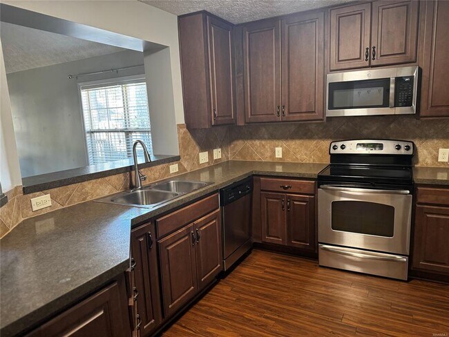 Building Photo - 9133 Saw Tooth Loop