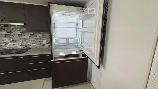 Building Photo - 7875 NW 107th Ave