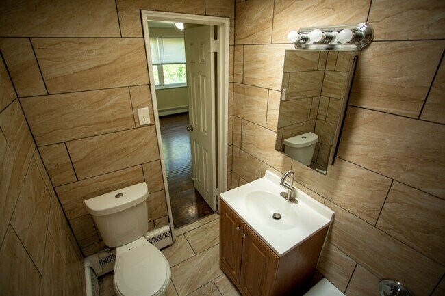 Building Photo - NEWLY RENOVATED 1 BEDROOM APARTMENT - 6430 1/2 TULIP ST