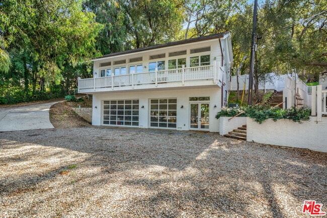 Building Photo - 9669 Oak Pass Rd