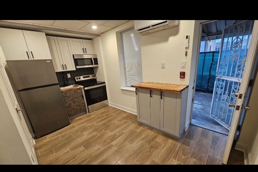 Building Photo - 4670 James St