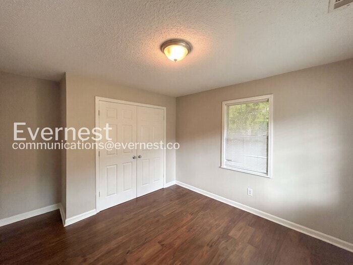 Building Photo - 5884 Caroline Dr