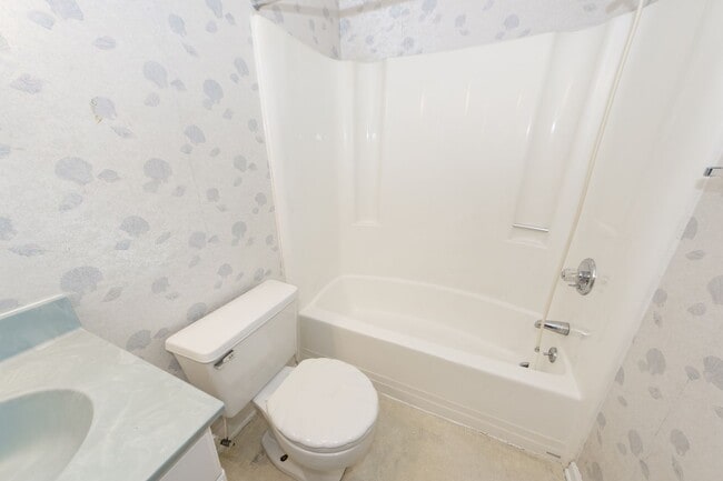 Building Photo - 2 Bedroom 2 Bath Townhouse in Crowfield Pl...