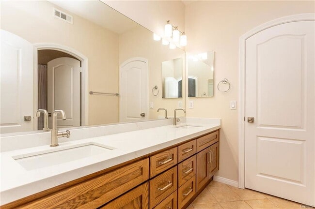 Building Photo - 31 Arbor Walk Ln