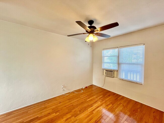 Building Photo - $200 OFF First Month's Rent! Upstairs 1 Be...