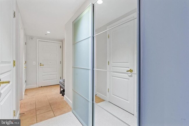 Building Photo - 616 E St NW