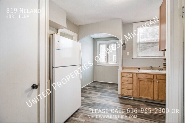 Building Photo - 819 Neland-