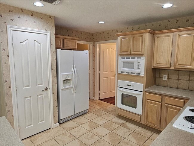 Building Photo - 9506 Rustic Gate Rd