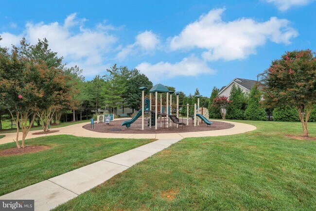 Building Photo - 9850 Solar Course