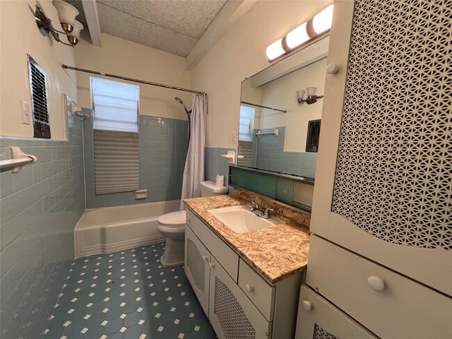 Building Photo - 2318 Dorrington St