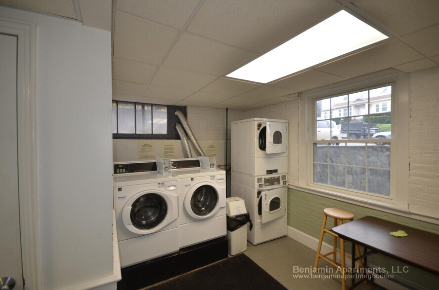 Building Photo - 480 Belmont St