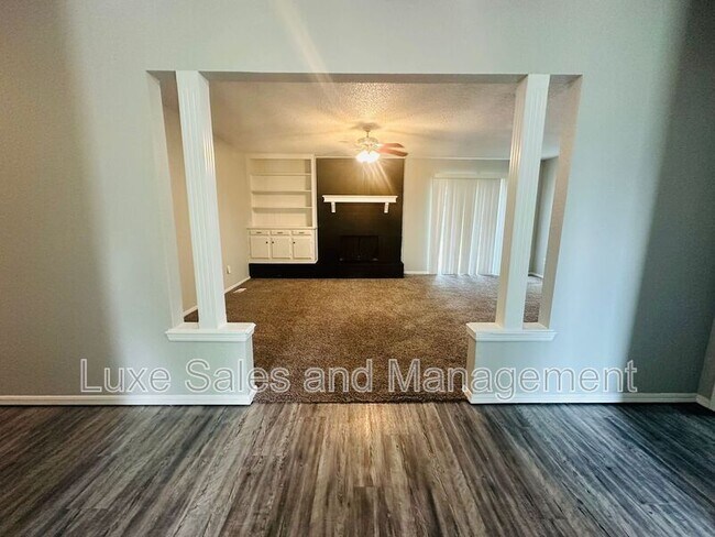 Building Photo - 11701 N Lee Ave