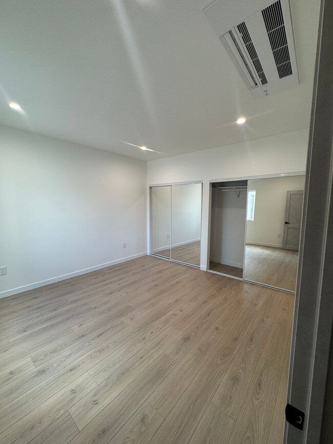 Building Photo - Spacious 1000 Sq. Ft. First-Floor Back ADU...