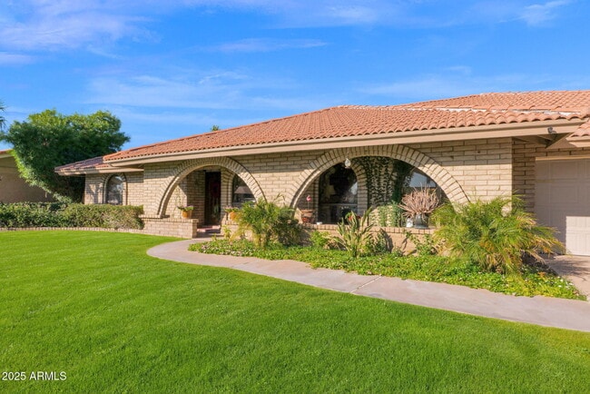 Building Photo - 426 E Carol Ann Way