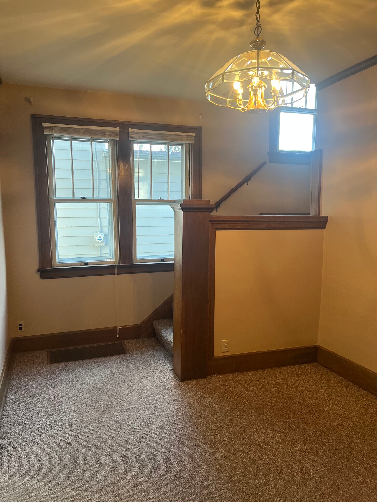 Building Photo - 225 E Allen St