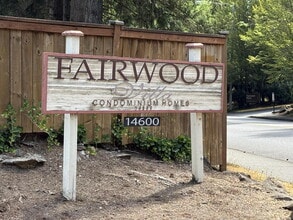 Building Photo - Fairwood Area Condo Available Now!