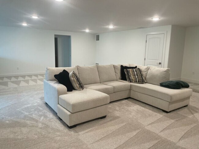 Building Photo - 2702 N Eagle St