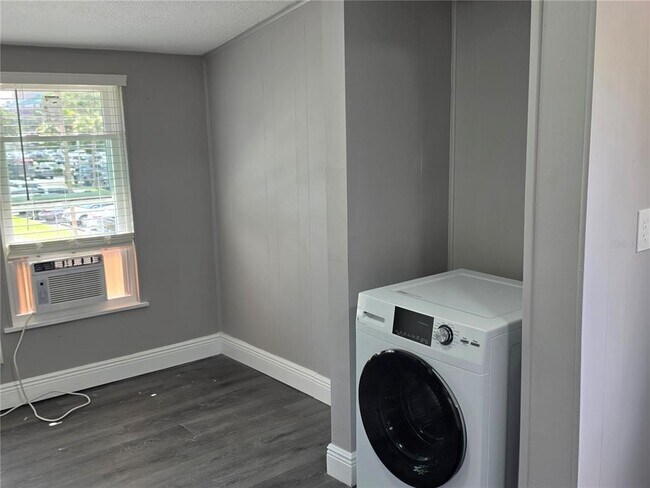 Building Photo - 202 Luella Ct