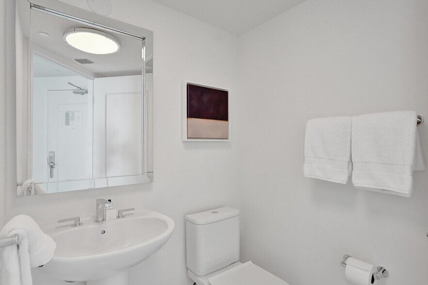 Building Photo - 4441 Collins Ave