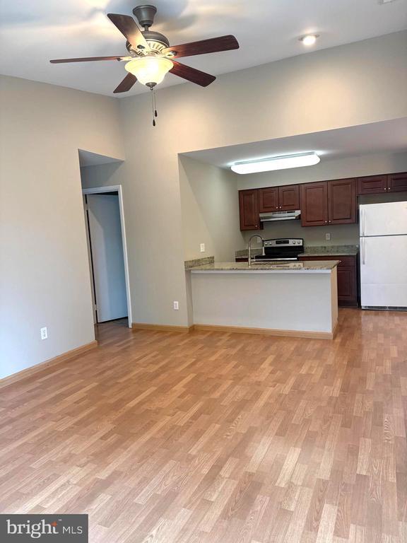 Building Photo - 258 Barclay Ct