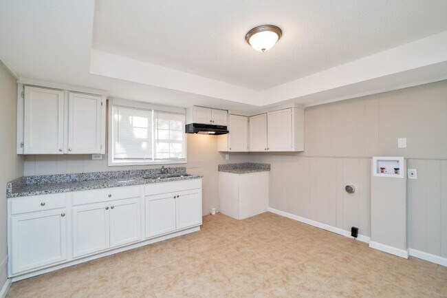 Building Photo - Bessemer Gem! Modern Renovation, Huge Living Room, Great Location